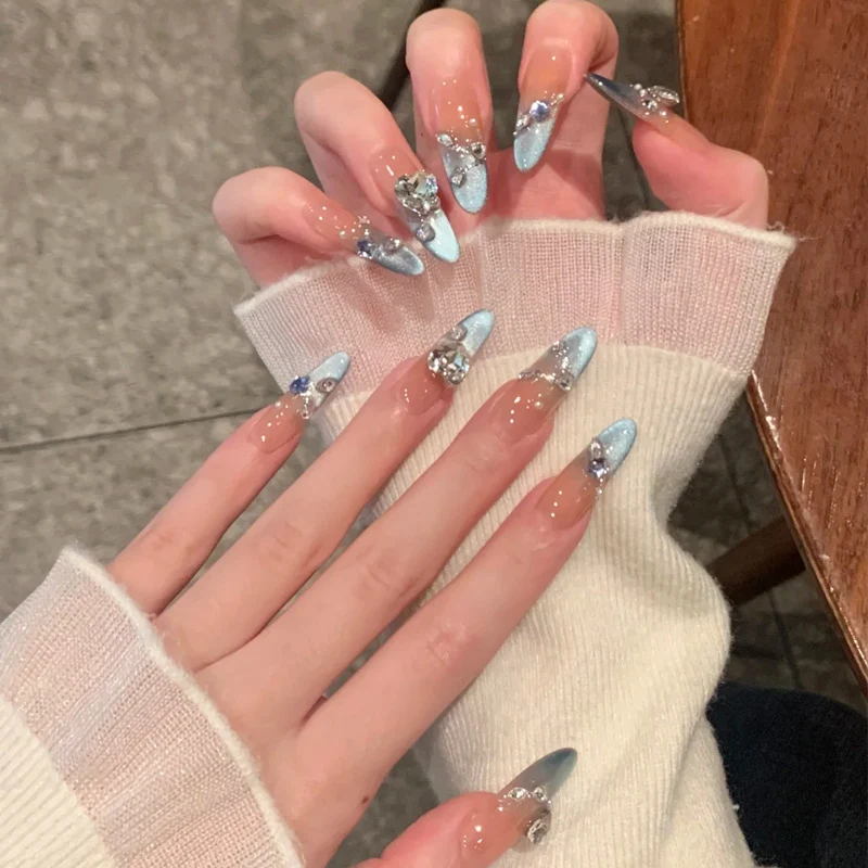 Premium Künstlerische Lange Stiletto-Nagelspitzen mit Aufwändigen Verzierungen Karnz