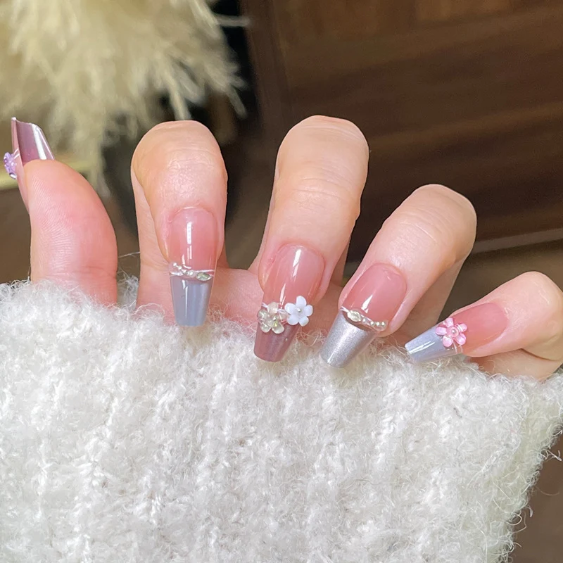 Aufwendige florale Press-On Nagelkunst Karnz