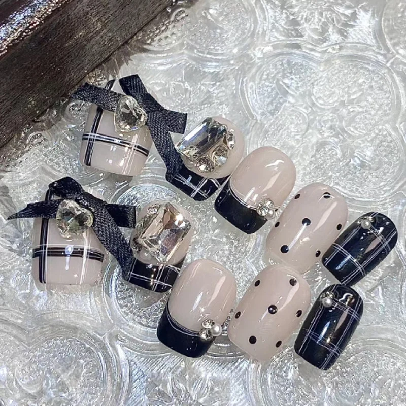Luxus Press-On Nagelset mit Glitter-Akzenten Karnz