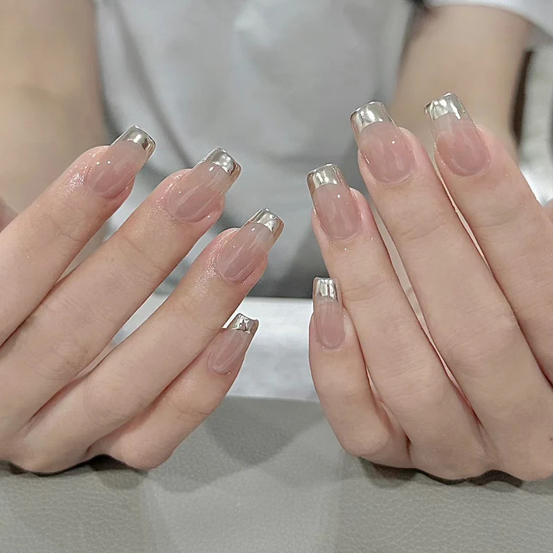 Glänzendes Nagelset Karnz