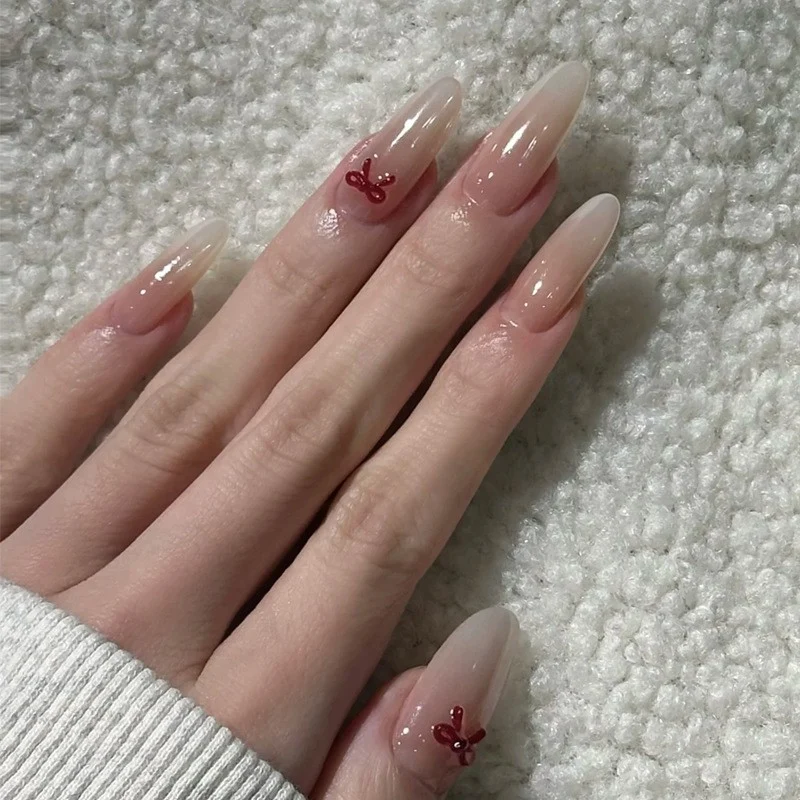 Glänzendes Nagelset Karnz