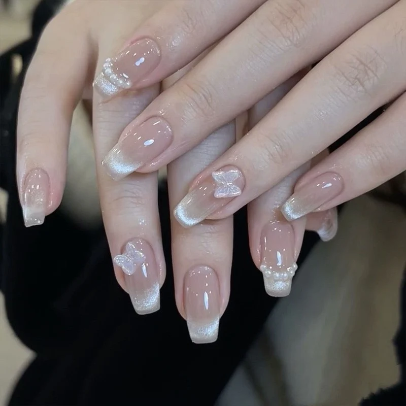 Glänzendes Nagelset Karnz