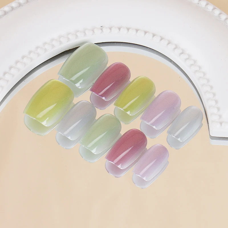 Glänzendes Nagelset Karnz