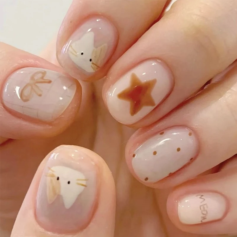 Glänzendes Nagelset Karnz