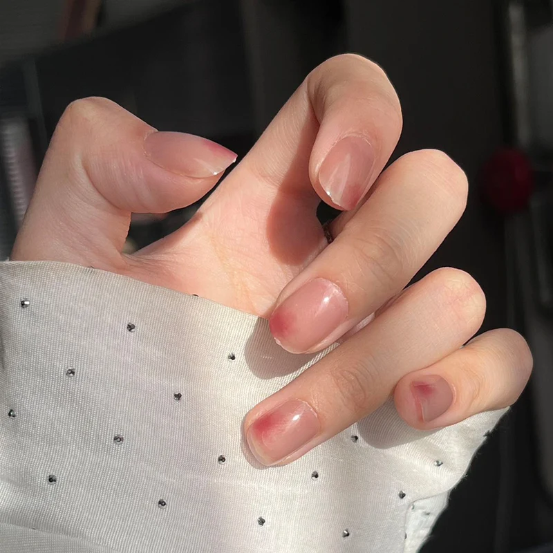 Glänzendes Nagelset Karnz