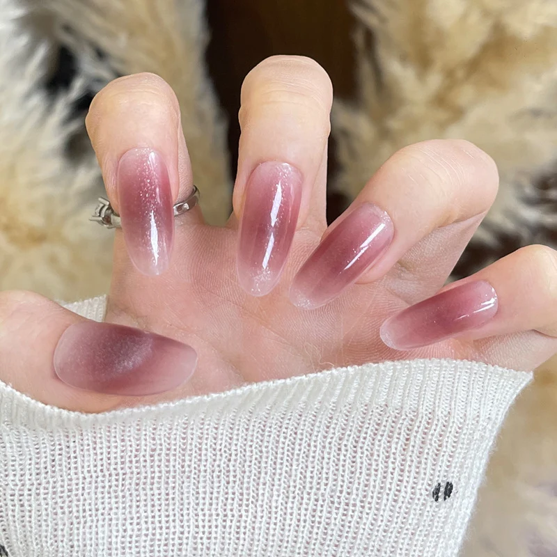 Glänzendes Nagelset Karnz