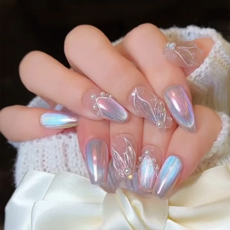 Glänzendes Nagelkunstset mit funkelnden Glitzerakzenten Karnz