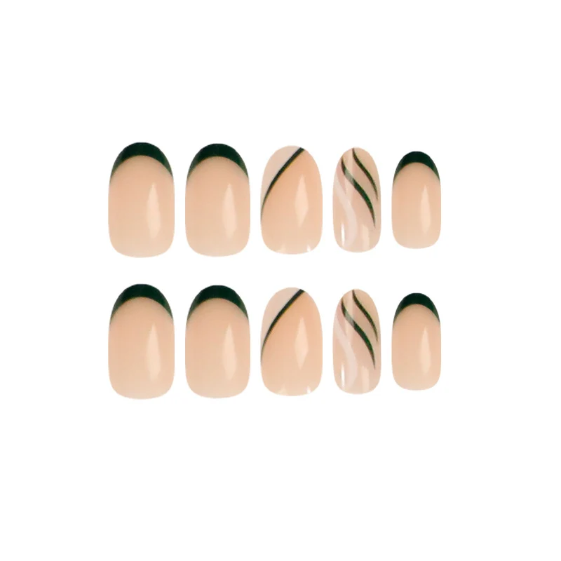 Kunstvolle Nagelkunst mit stylischen Spitzen Karnz