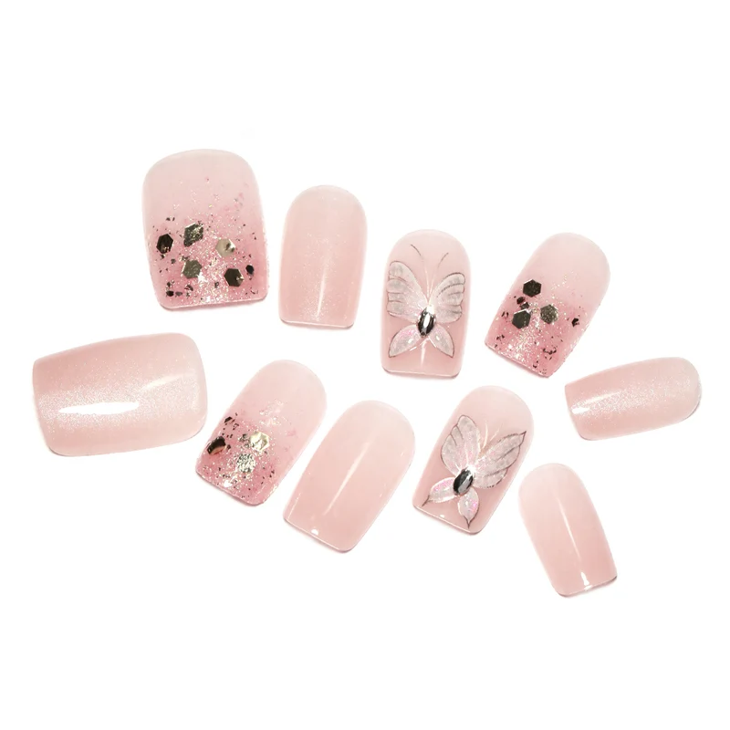 Kunstvolle Nagelkunst mit Schmetterlingsmotiven und Glitzerakzenten Karnz