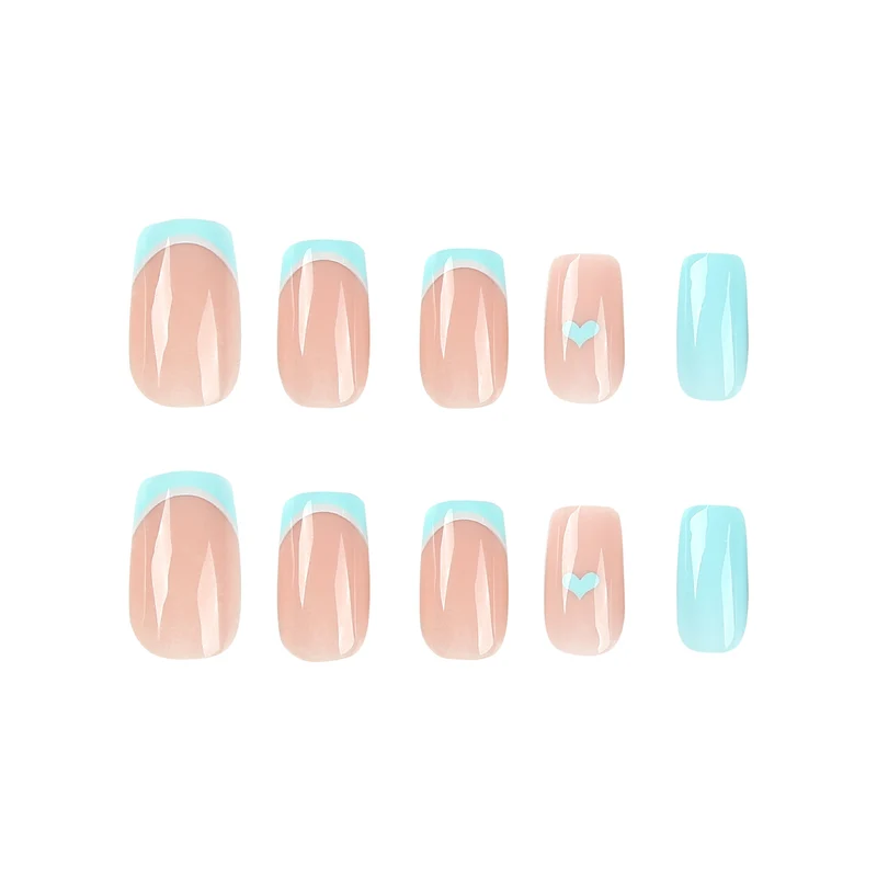 Kunstvolle Nagelkunst mit pastellblauen Akzenten Karnz