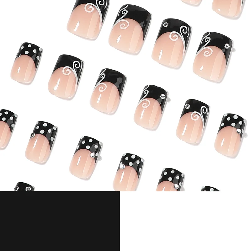 Kunstvolle Nagelkunst mit modernen Verzierungen und Akzenten Karnz
