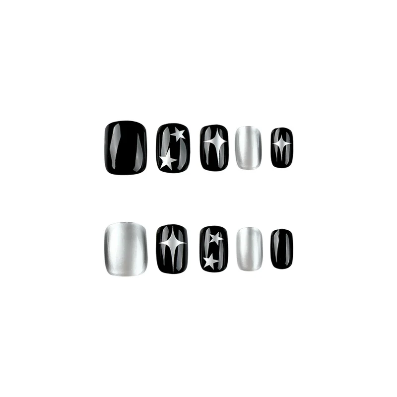 Kunstvolle Nagelkunst mit Metallic- und Sternenmotiven Karnz