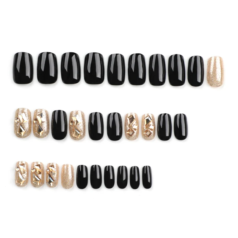 Kunstvolle Nagelkunst mit luxuriösem Glitzerdesign Karnz