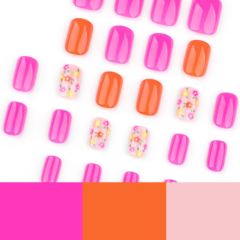 Kunstvolle Nagelkunst mit lebendigen Blumenakzenten Karnz