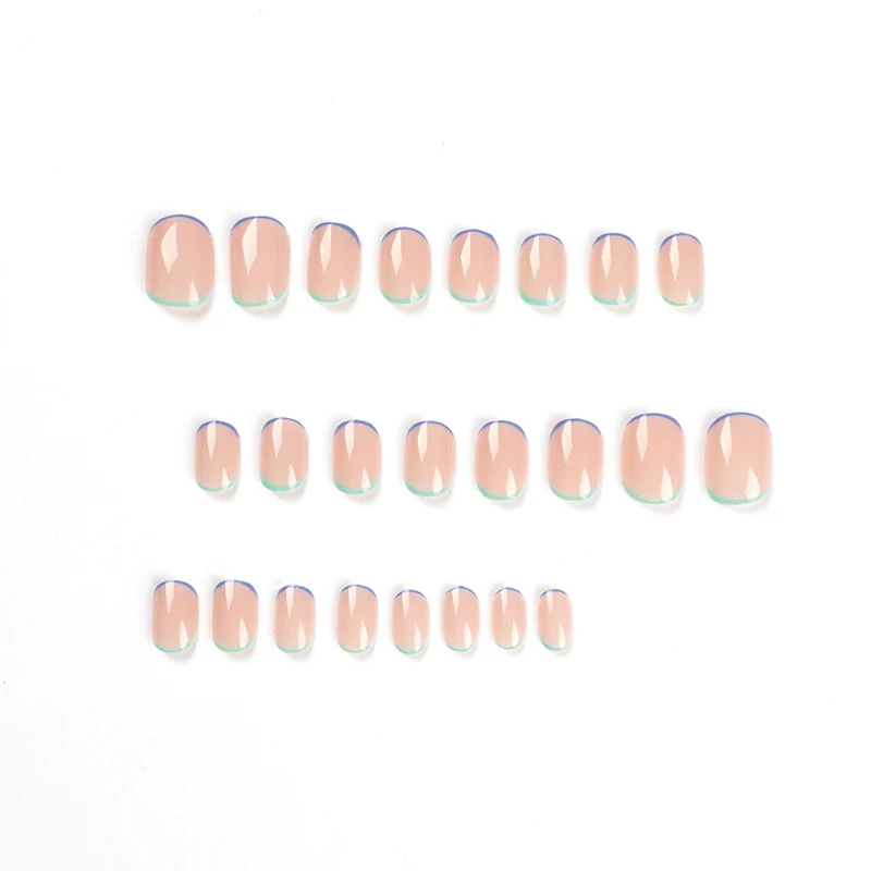 Kunstvolle Nagelkunst mit kreativen French-Tips Karnz