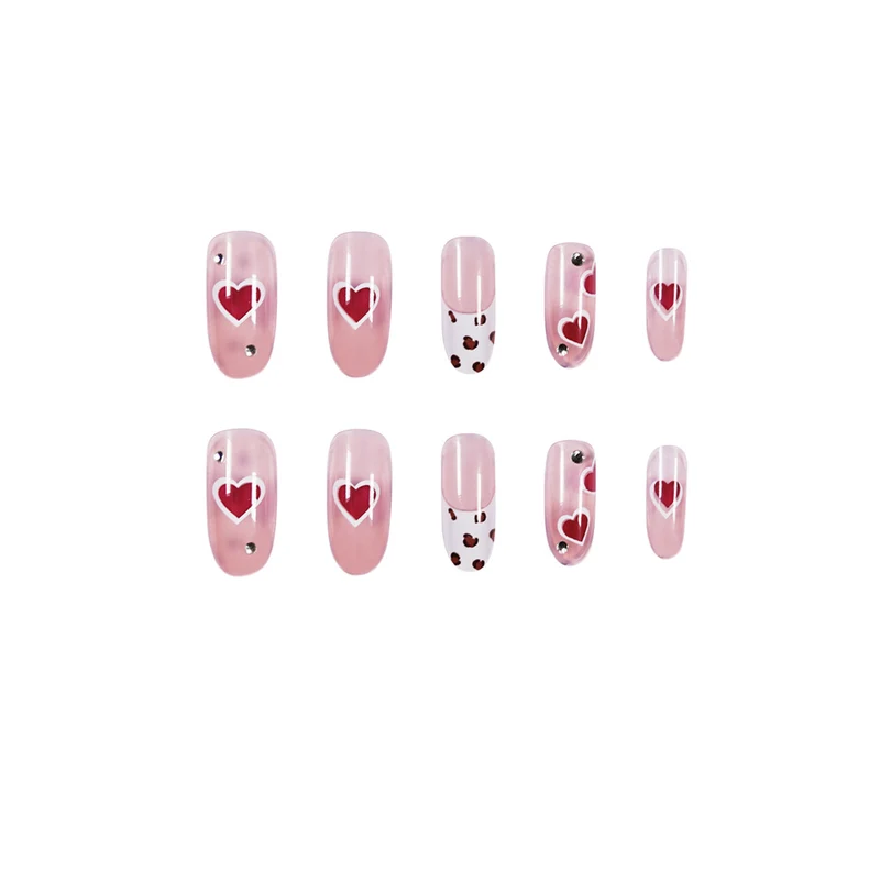 Kunstvolle Nagelkunst mit Herz-Design Karnz