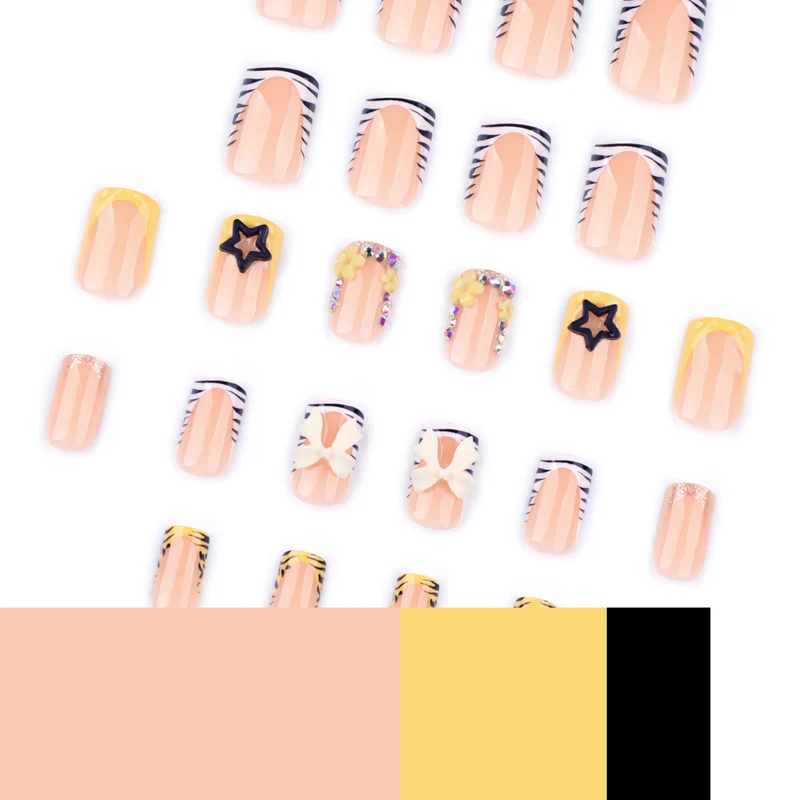 Kunstvolle Nagelkunst mit Glitzer- und Blütenakzenten Karnz