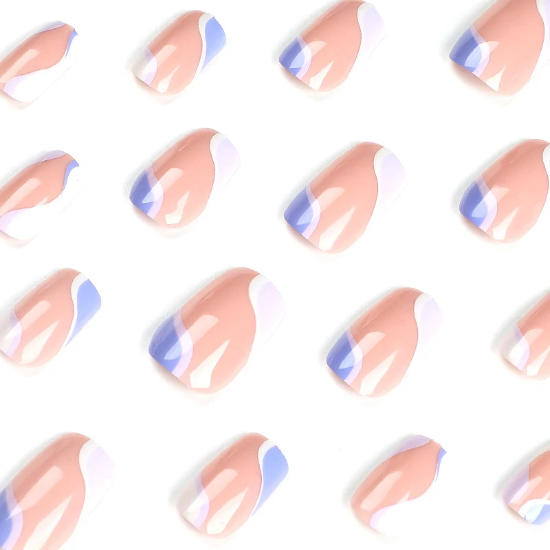 Kunstvolle Nagelkunst mit geometrischen Mustern Karnz