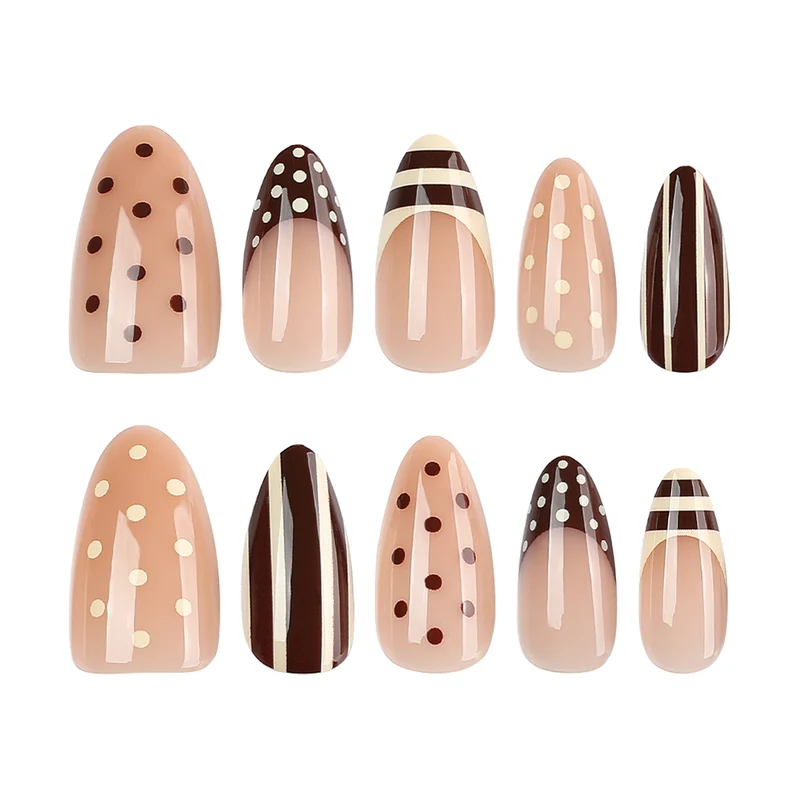 Kunstvolle Nagelkunst mit geometrischen Motiven Karnz