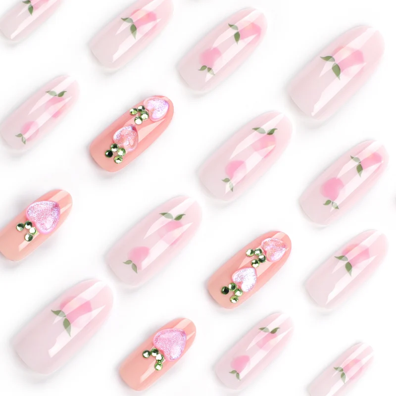 Kunstvolle Nagelkunst mit Frucht- und Glitzermotiven Karnz