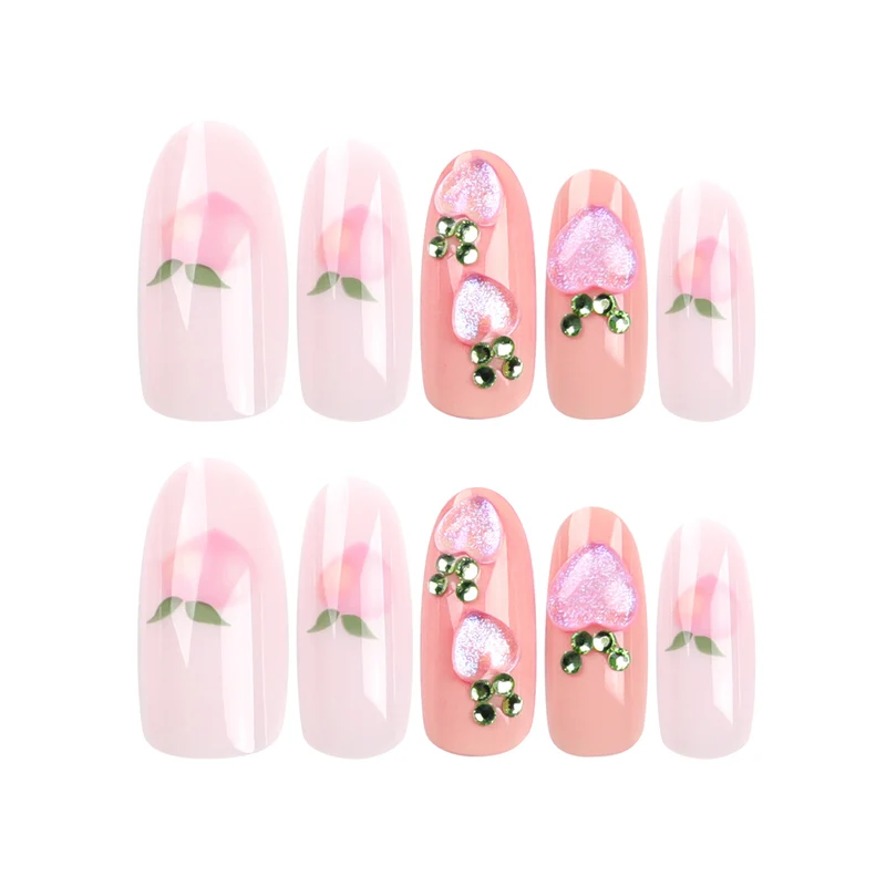 Kunstvolle Nagelkunst mit Frucht- und Glitzermotiven Karnz
