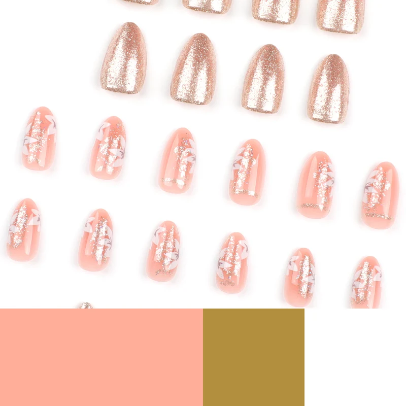 Kunstvolle Nagelkunst mit floralen und glitzernden Akzenten Karnz