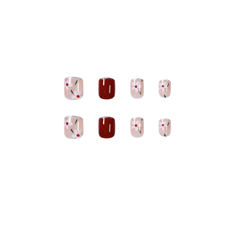 Kunstvolle Nagelkunst mit floralen Motiven und Glitzerakzenten Karnz