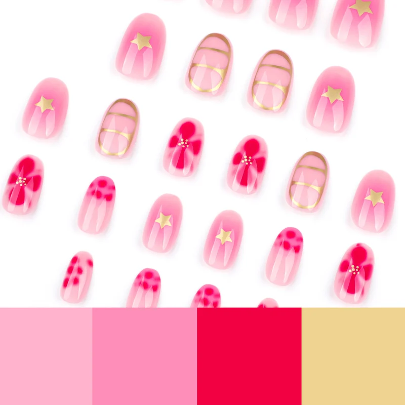 Kunstvolle Nagelkunst mit floralem Design und Glitzerelementen Karnz