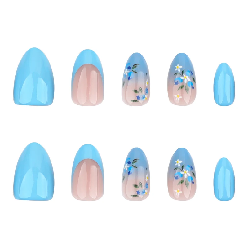 Kunstvolle Nagelkunst mit floralem Design Karnz