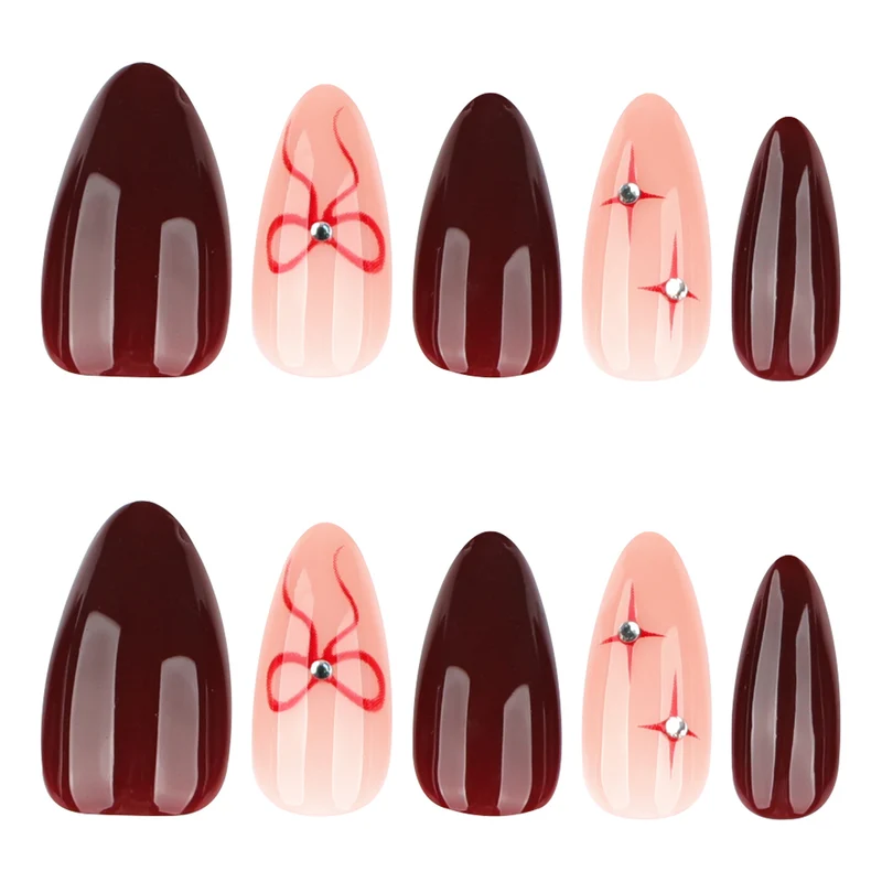 Kunstvolle Nagelkunst mit eleganten Schleifen und Strassverzierungen Karnz
