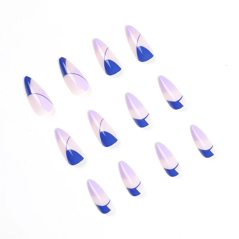Kunstvolle Nagelkunst mit eleganten Farbverläufen Karnz