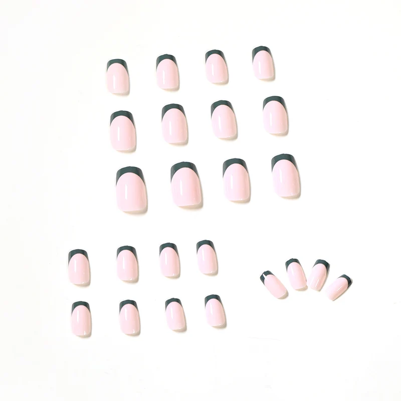 Kunstvolle Nagelkunst mit eleganten Farbverlauf und Spitzen Karnz