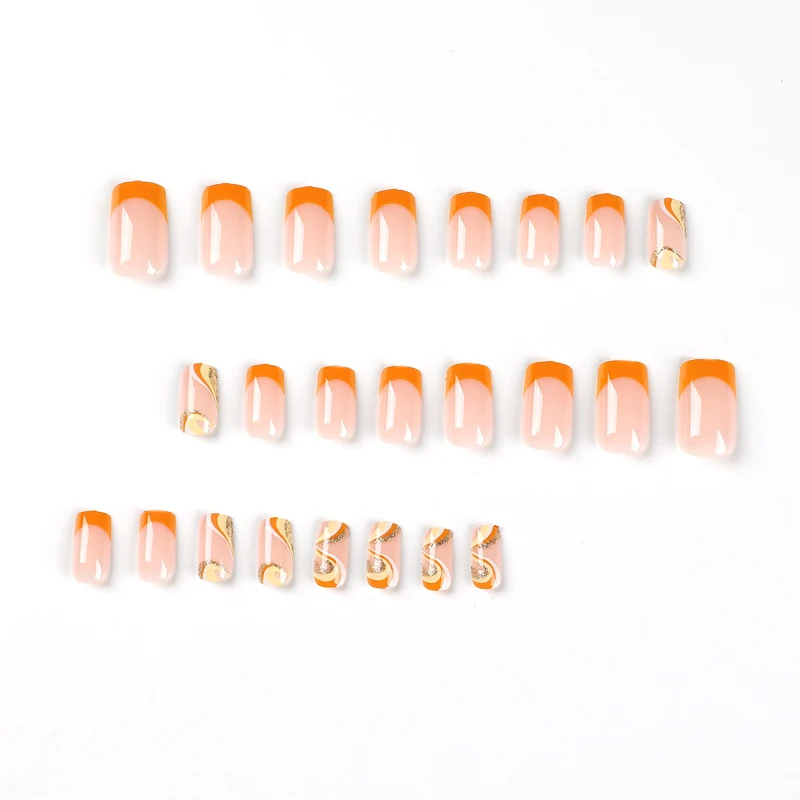 Kunstvolle Nagelkunst mit eleganten Design-Details Karnz