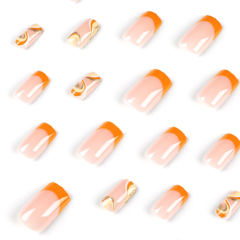 Kunstvolle Nagelkunst mit eleganten Design-Details Karnz