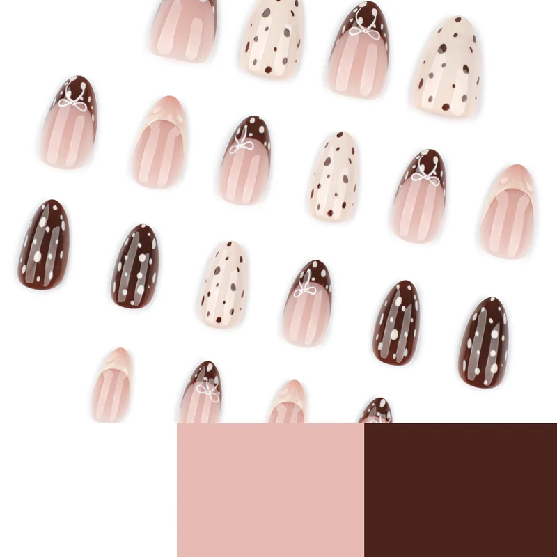 Kunstvolle Nagelkunst mit eleganten Akzenten Karnz
