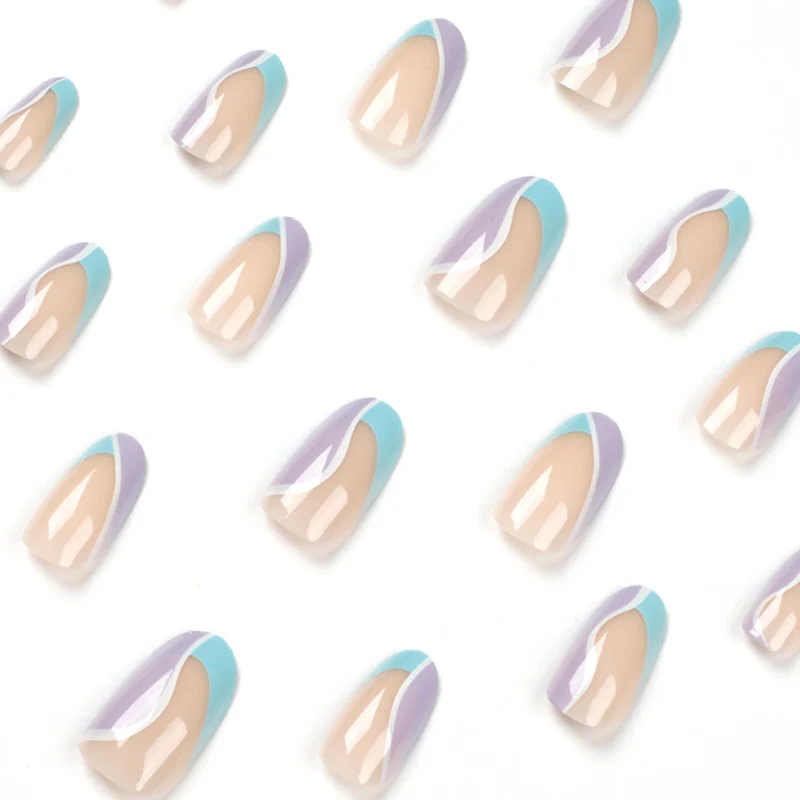 Kunstvolle Nagelkunst mit elegantem Design Karnz