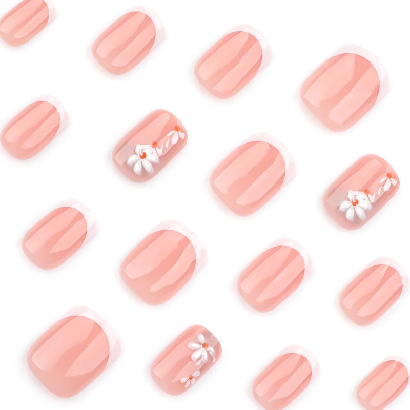 Kunstvolle Nagelkunst mit elegantem Blüten-Design Karnz