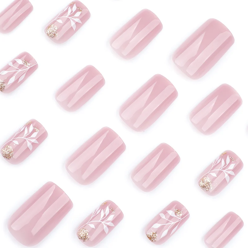 Kunstvolle Nagelkunst mit elegantem Blumendesign Karnz