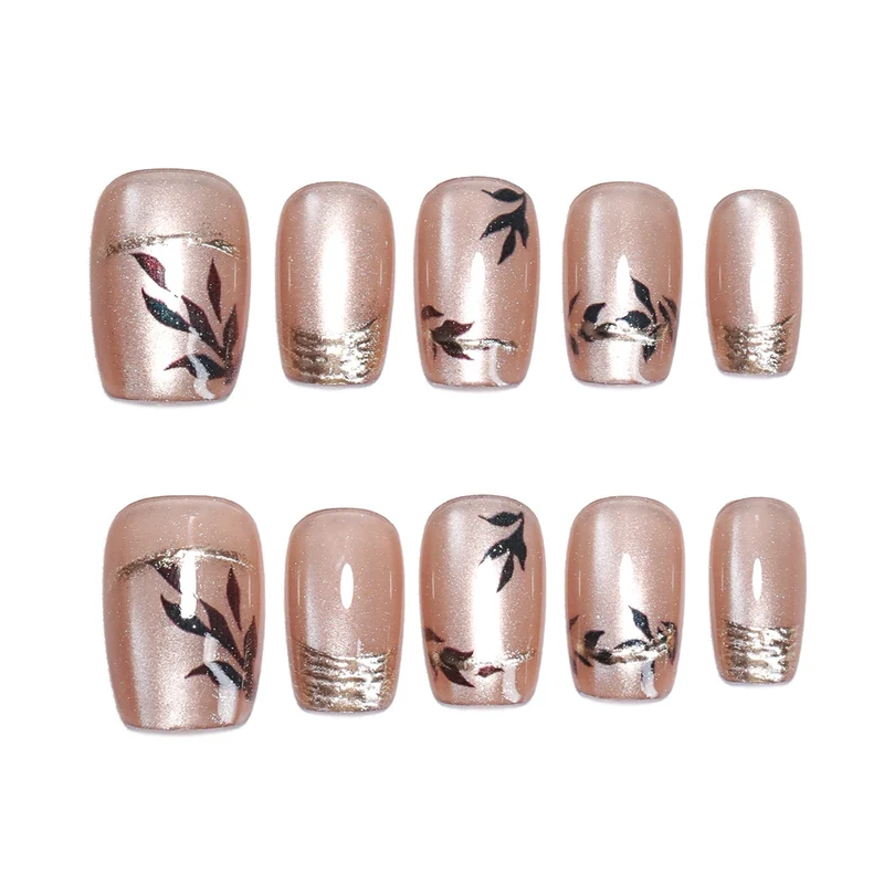 Kunstvolle Nagelkunst mit elegantem Blattdesign Karnz