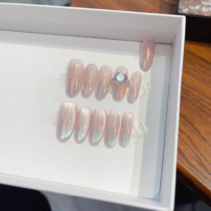 Elegantly Designed Press-On Nail Set Karnz