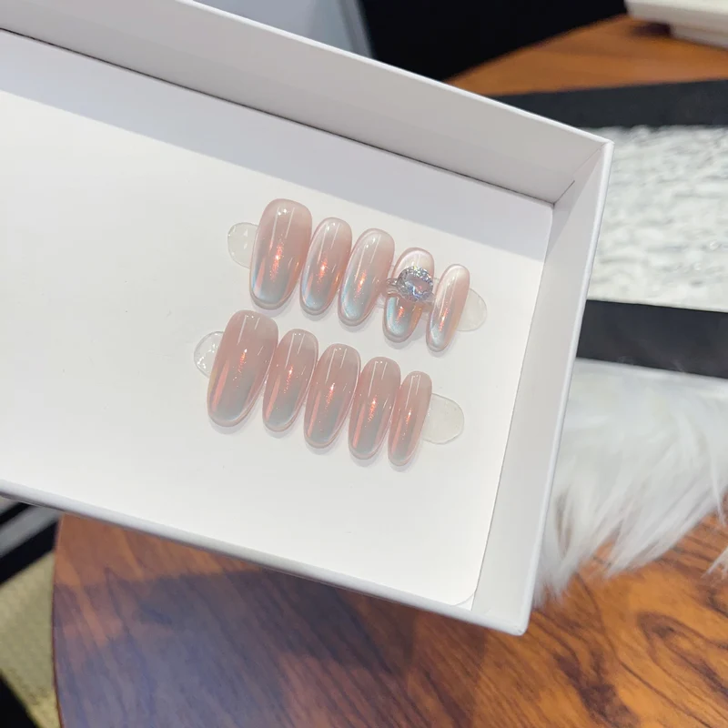 Elegantly Designed Press-On Nail Set Karnz