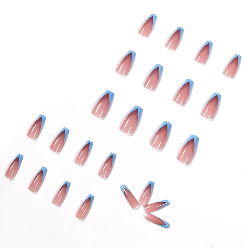 Kunstvolle Stiletto-Nägel mit Ombre-Design Karnz