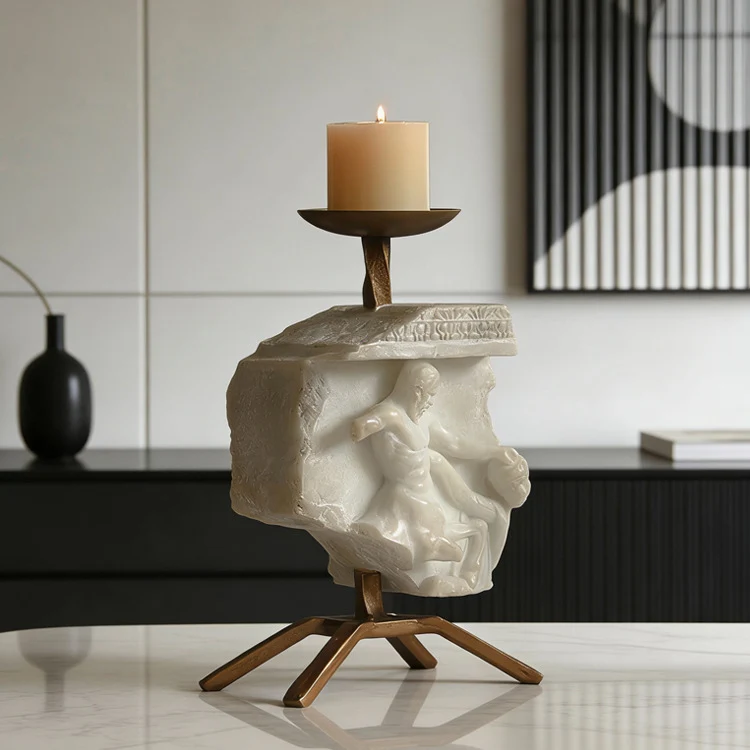 Skulpturaler Kerzenhalter