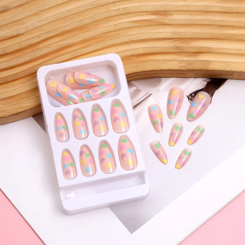 Dekoratives Press-On Nagelset Karnz