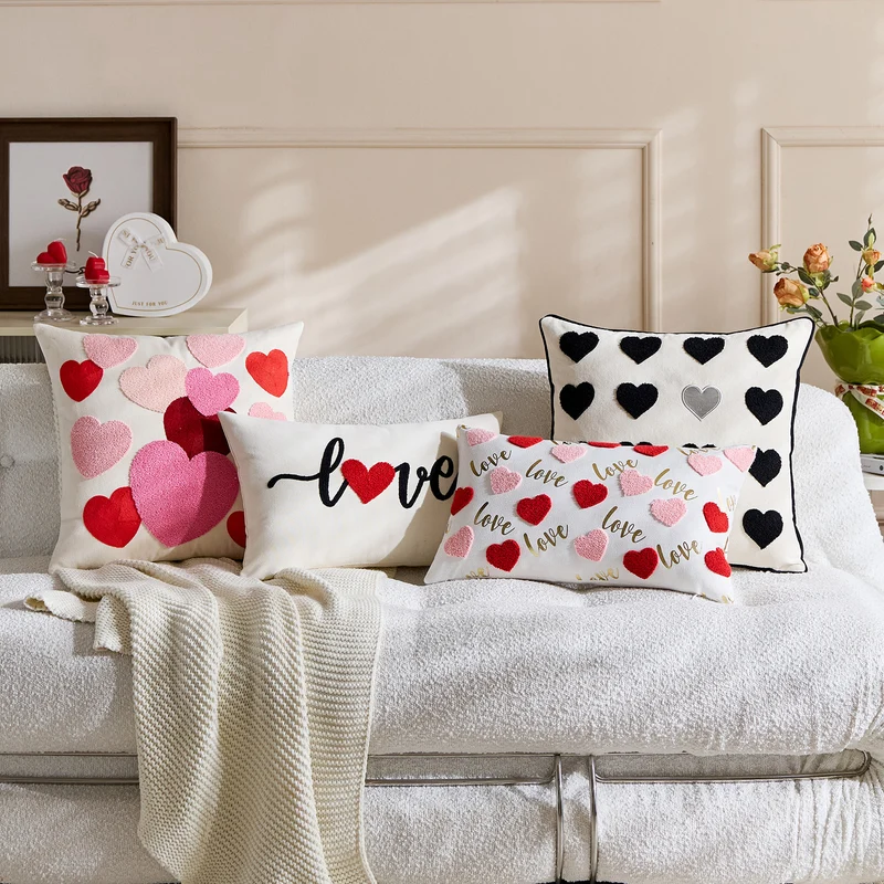 Bestickte Script Love Kissenbezug mit tufted Herz