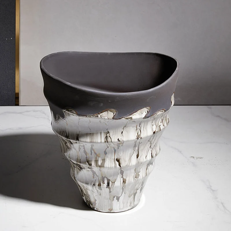 Zeitgenössische geometrische dekorative Vase