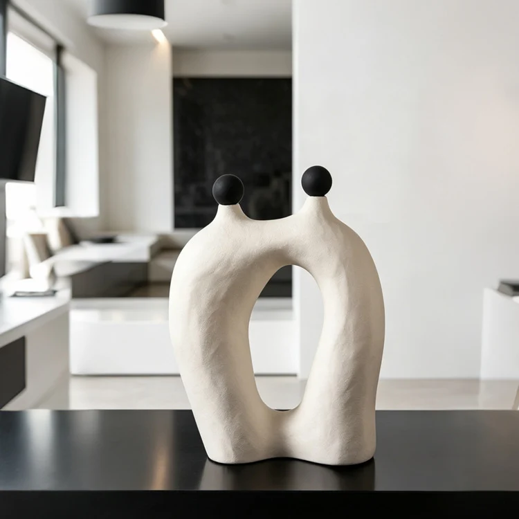 Künstlerische abstrakte dekorative Figurine