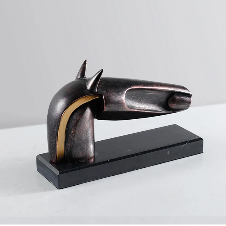 Abstrakte Pferdekopfskulptur