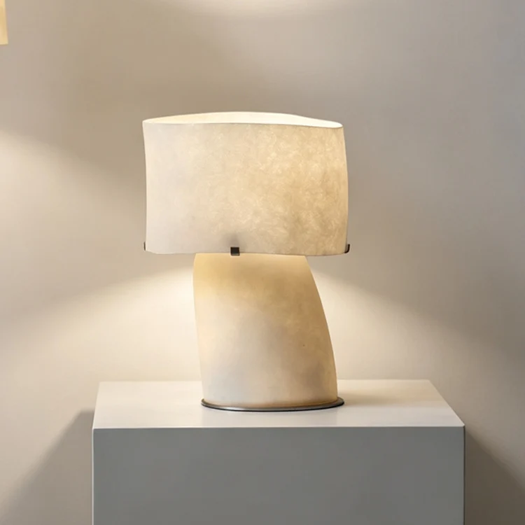 Künstlerische moderne Tischlampe