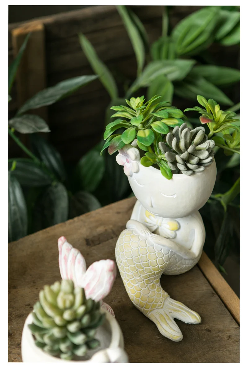 Künstlerische Blumengefäße Karnz